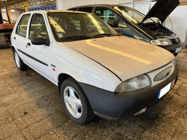 Ford Fiesta IV 1.25i 75Cv de 1996 para peças